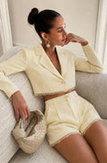 Chique tweedelige gele zomerset met kanten details