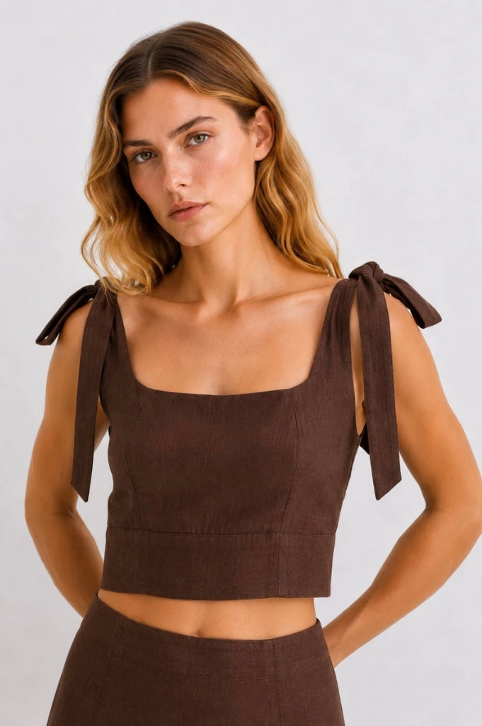 Chocoladebruine zomerset met top met strikbandjes en maxirok